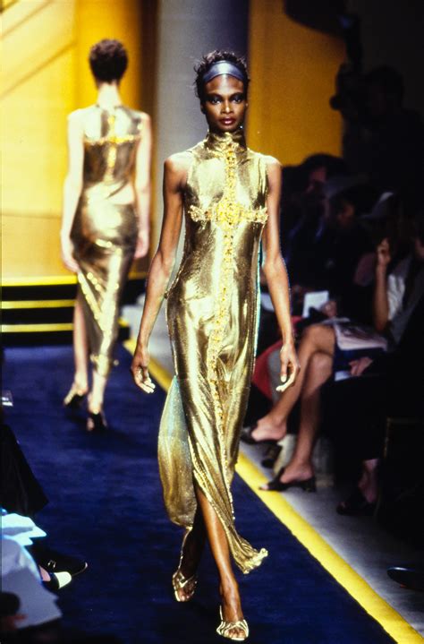 gold chainmail dress 1997 versace|Flashback: Versace Haute Couture Fall Winter 1997 .